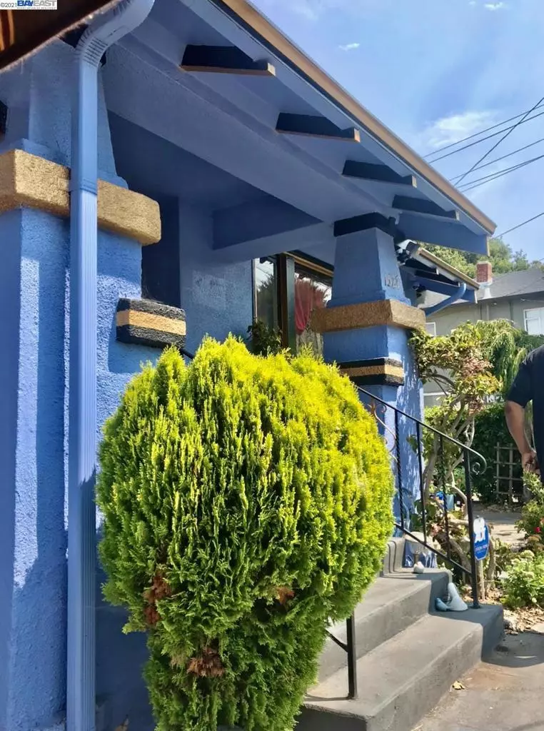 Berkeley, CA 94710,1527 Julia St.