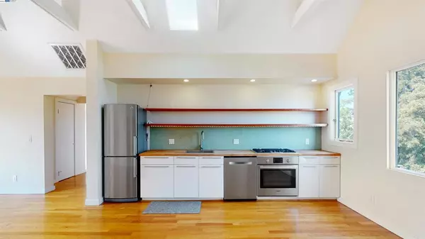 Oakland, CA 94606,2043 7Th Ave