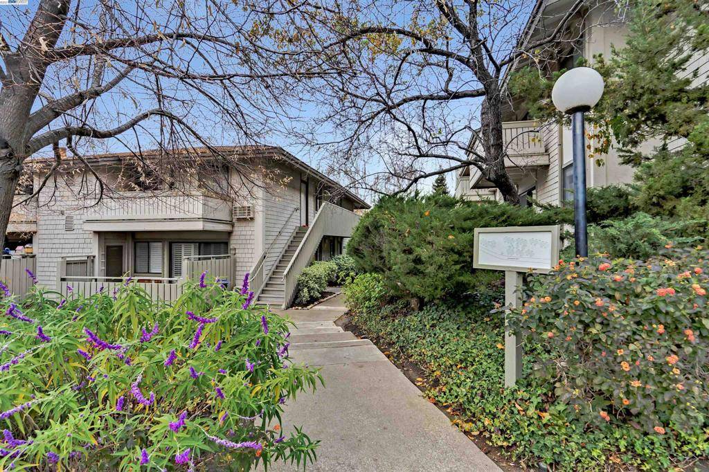 1439 Marchbanks Drive ##2, Walnut Creek, CA 94598