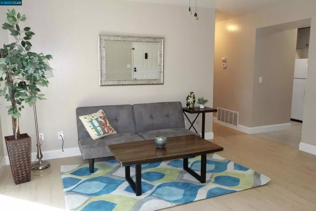 Concord, CA 94520,2398 Walters Way #18