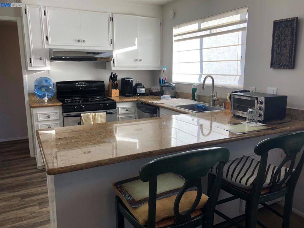 Alameda, CA 94501,1701 Central Avenue #S