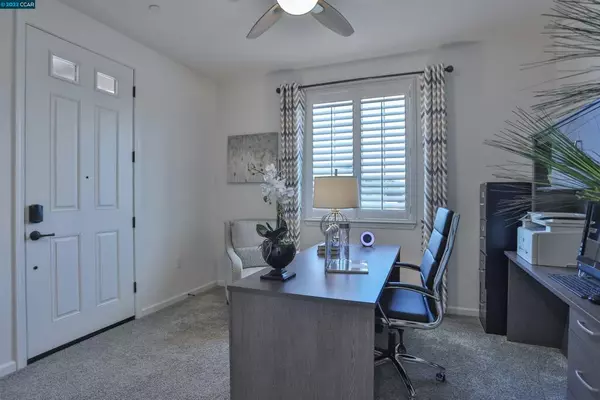 Sacramento, CA 95829,9161 Summer Holly Way