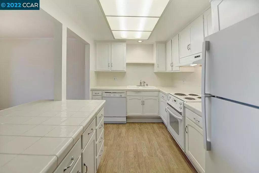 Walnut Creek, CA 94595,2501 Pine Knoll Dr #4