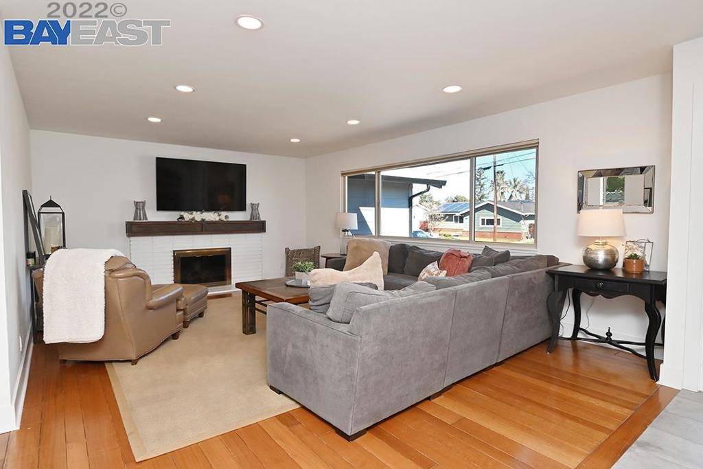 Pleasanton, CA 94566,781 E Angela St