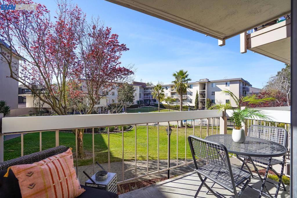 Alameda, CA 94501,960 Shorepoint Court #103