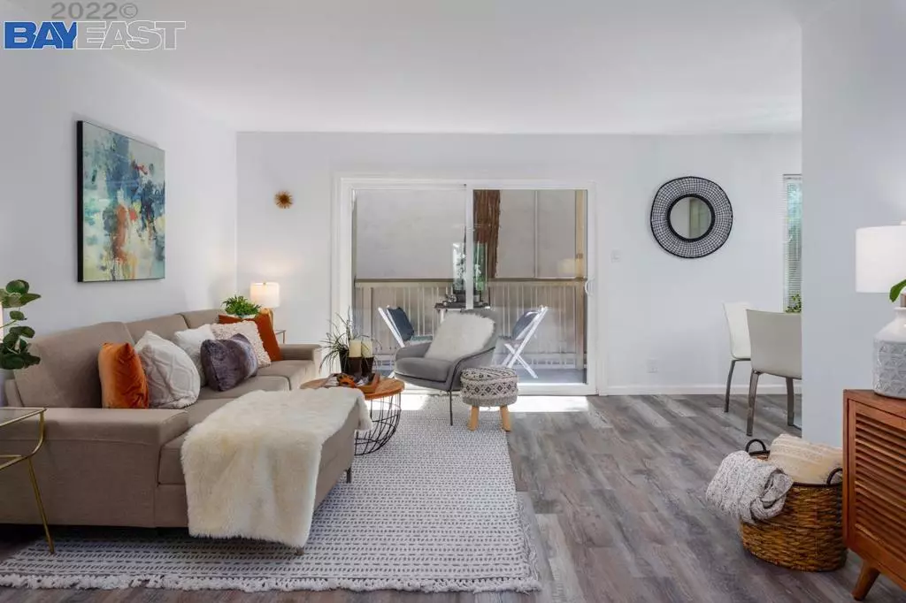 Walnut Creek, CA 94597,2720 Oak Rd #128