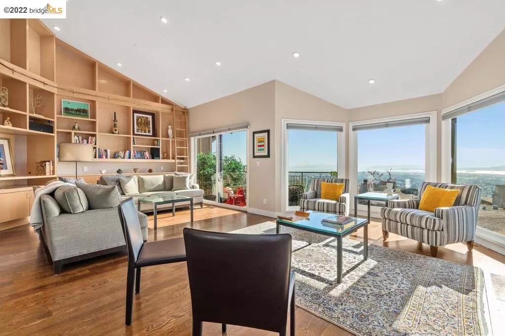 Oakland, CA 94618,16 Starview Dr