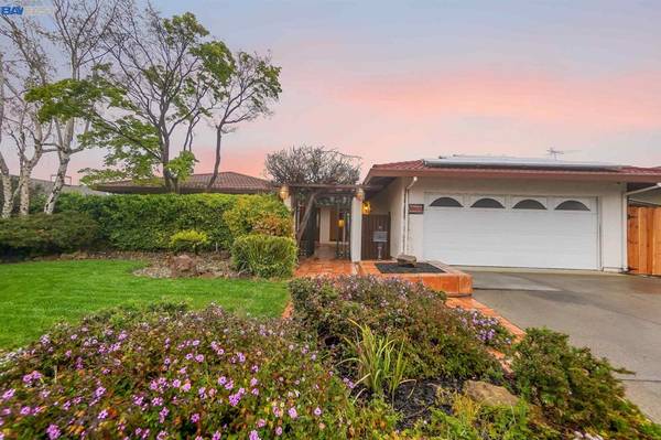 3512 La Mesa Dr, Hayward, CA 94542