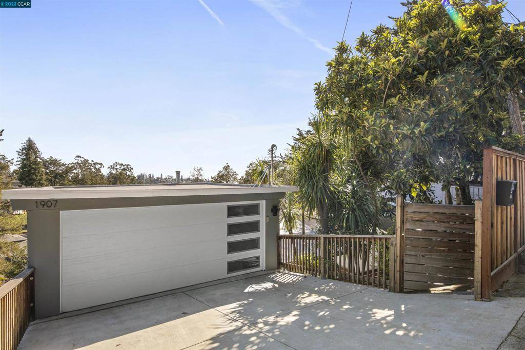 1907 Magellan Dr, Oakland, CA 94611