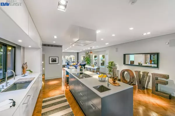 Oakland, CA 94611,4001 HOWE STREET