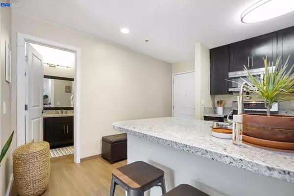 Emeryville, CA 94608,6400 Christie Ave #2118