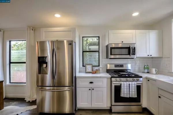 Oakland, CA 94602,3360 Arizona