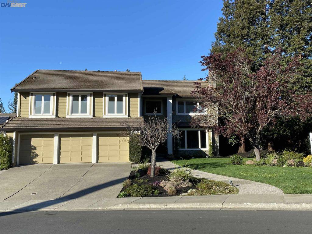 2 Stirling Dr, Danville, CA 94526
