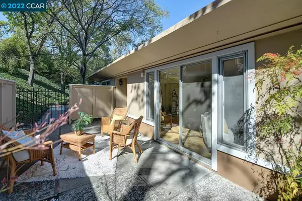 Walnut Creek, CA 94595,2216 Tice Creek Dr #3