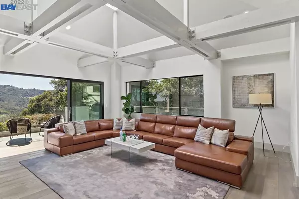 Orinda, CA 94563,99 Tappan Ln