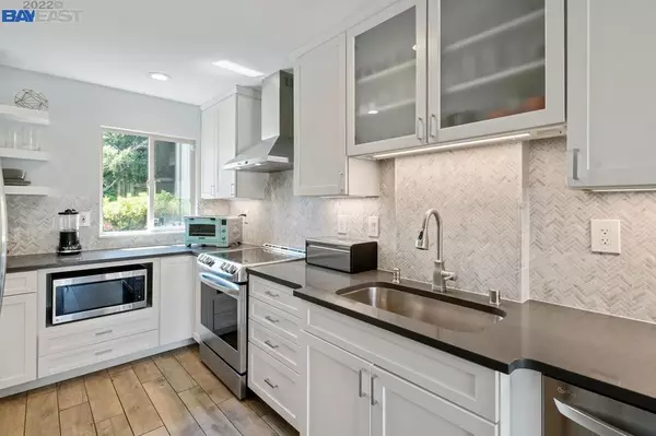 Alameda, CA 94502,3445 Oleander Avenue