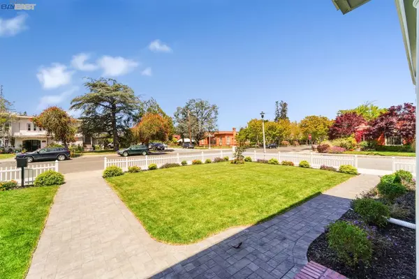 San Leandro, CA 94577,393 Dowling Blvd