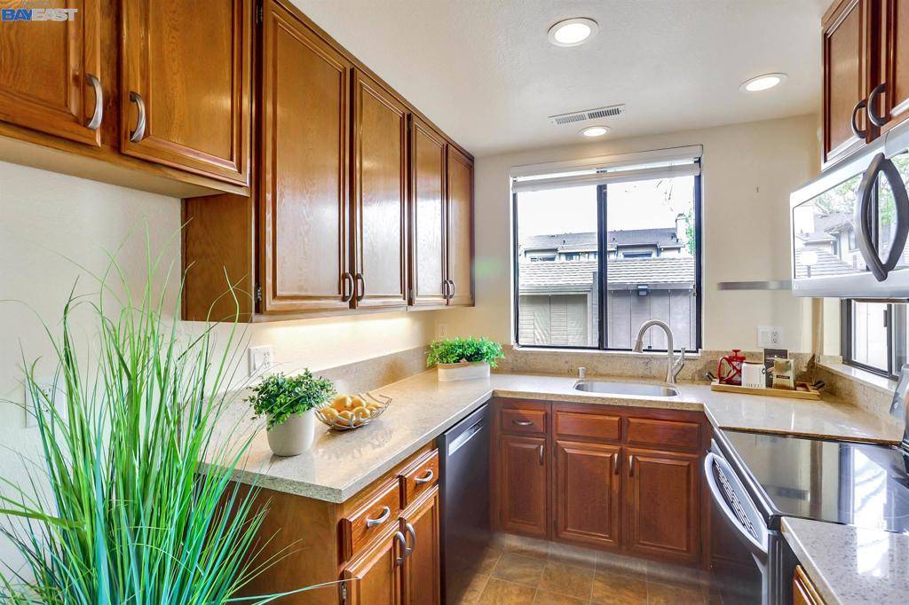 Newark, CA 94560,6043 Joaquin Murieta Ave #A