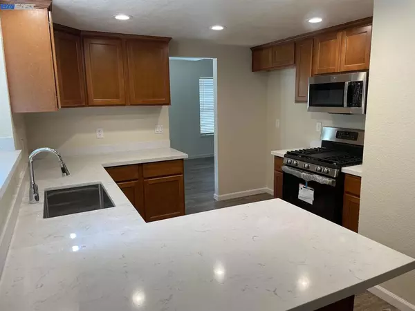 Oakley, CA 94561,817 Oakwood Way