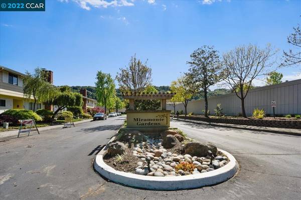 6 Miramonte Dr, Moraga, CA 94556