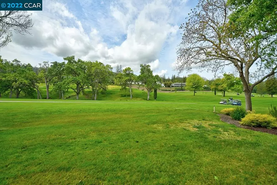 3267 Rossmoor Pkwy #4, Walnut Creek, CA 94595
