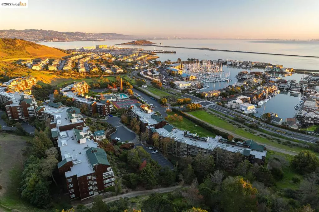 Richmond, CA 94801,1201 Brickyard Way #305