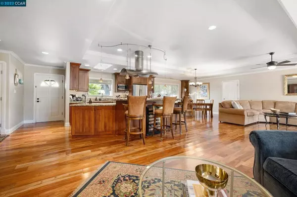 Concord, CA 94518,1431 Barbis