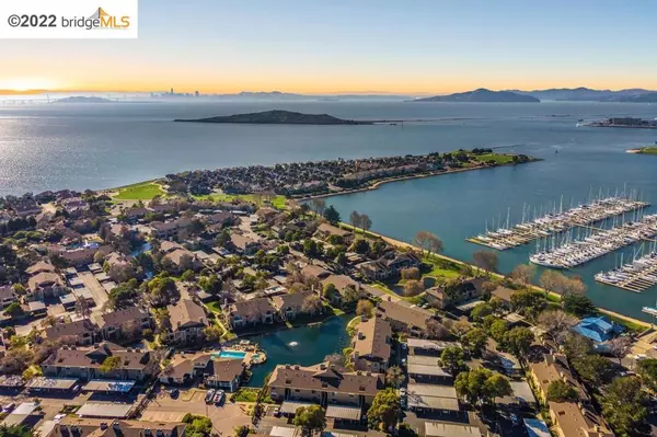 30 Marina Lakes Dr, Richmond, CA 94804