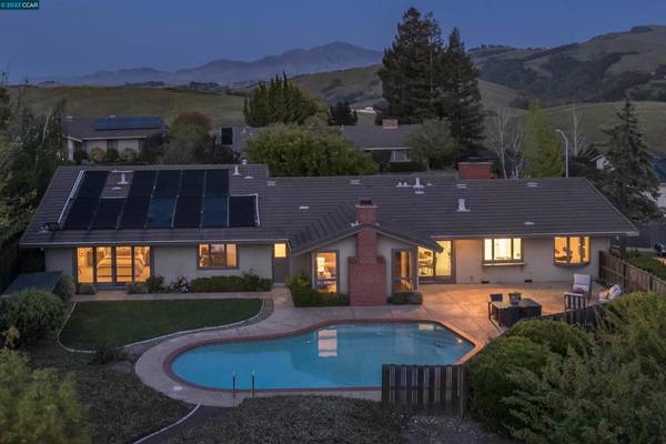 296 Birchwood Dr, Moraga, CA 94556