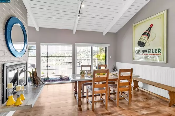 Orinda, CA 94563,8 Crestview Ct