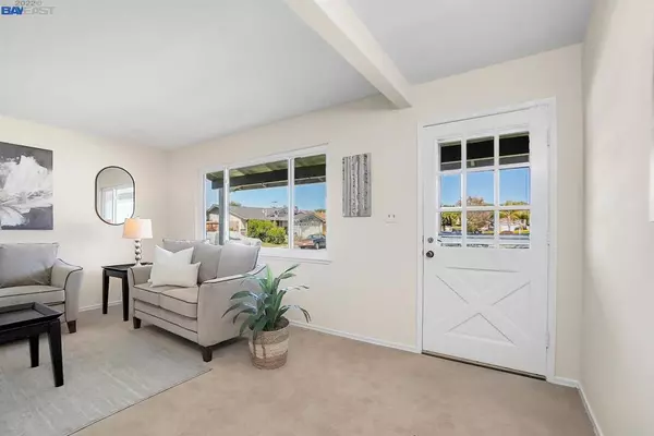 Hayward, CA 94545,25531 Scripps St