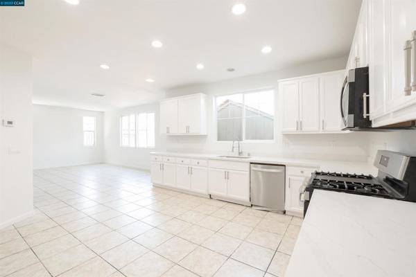 Vallejo, CA 94590,1527 Mcdougal St