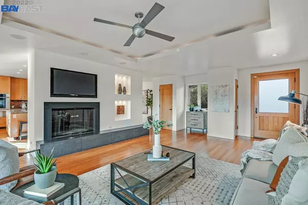 Orinda, CA 94563,6 Cedar Ln