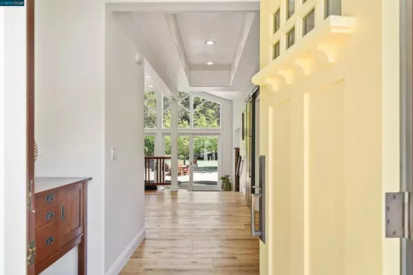 Orinda, CA 94563,27 Woodland Rd