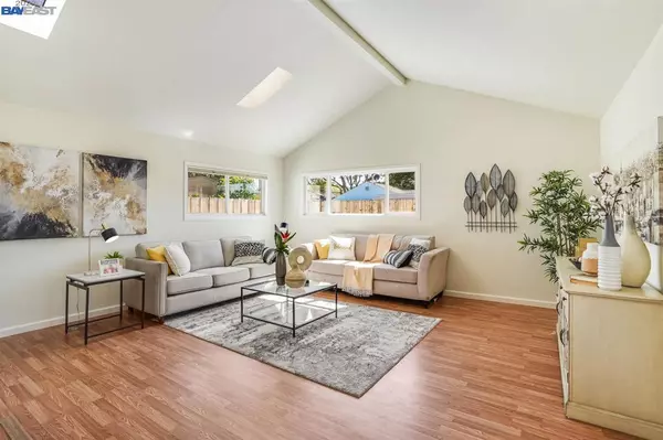 CA 94580,15823 Paseo Largavista