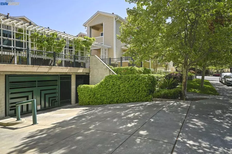 1196 Walker Ave #422, Walnut Creek, CA 94596