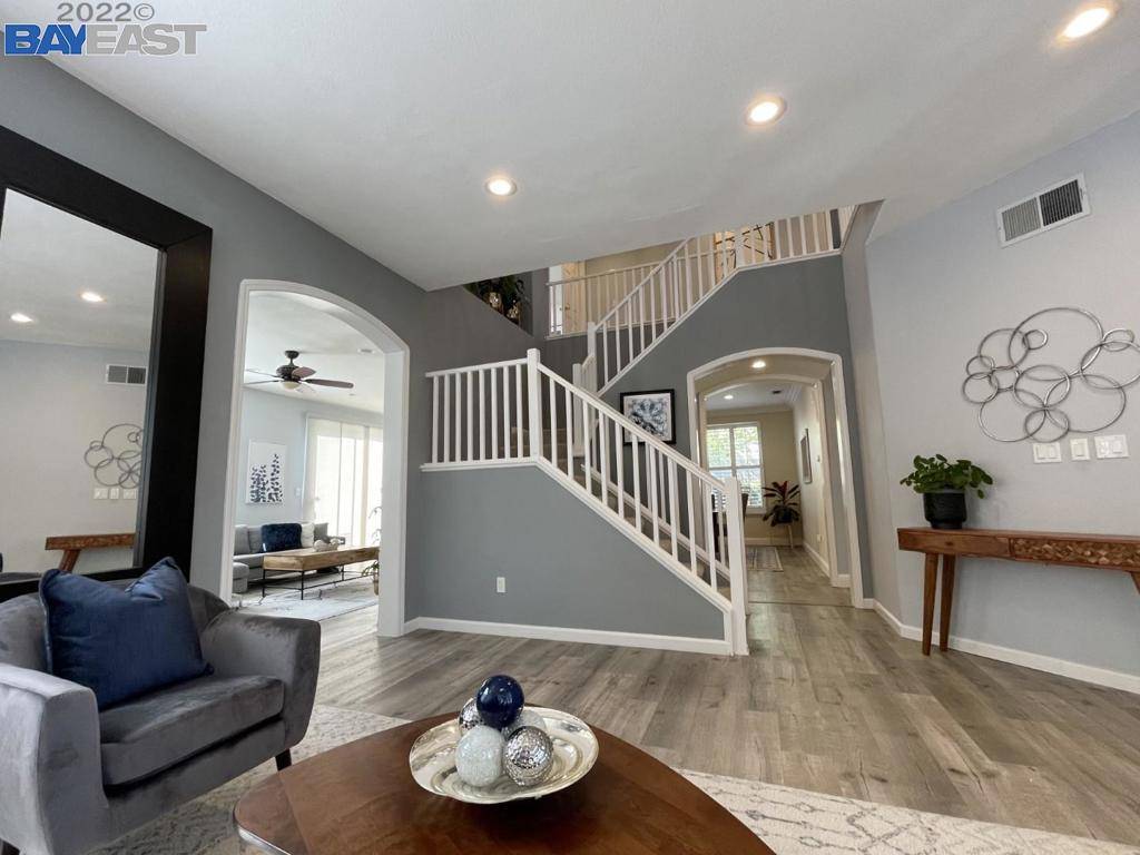 Castro Valley, CA 94552,25350 Buckeye Dr