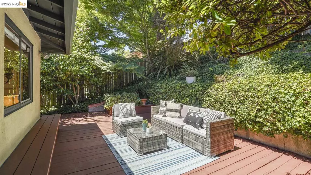 Oakland, CA 94611,7101 Exeter Dr