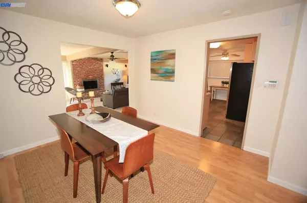 CA 94580,93 Via Diego