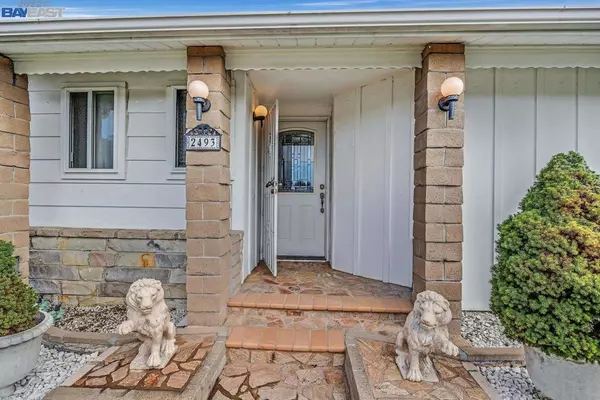 San Leandro, CA 94577,2493 Bermuda