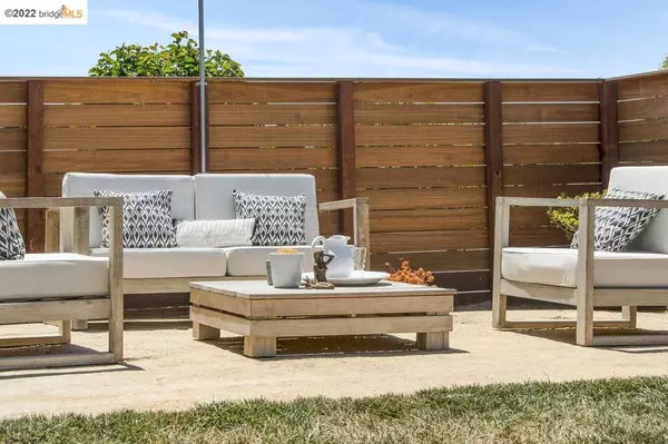 CA 94707,33 Arlington Ave