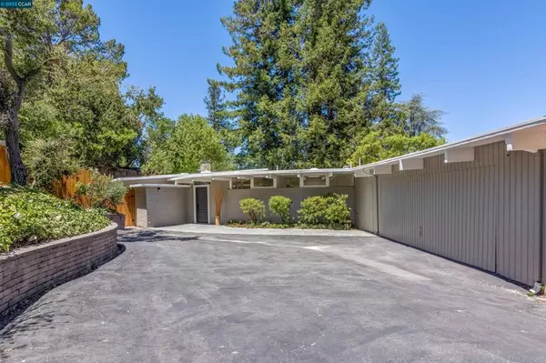 Orinda, CA 94563,100 El Toyonal