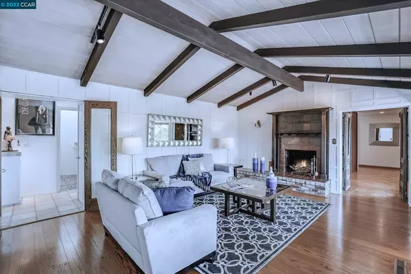 Orinda, CA 94563,11 Hall Dr