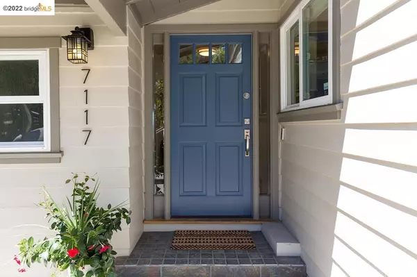 Oakland, CA 94611,7117 Snake Rd