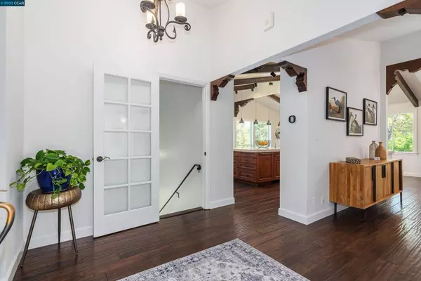 Orinda, CA 94563,60 Tarry Ln