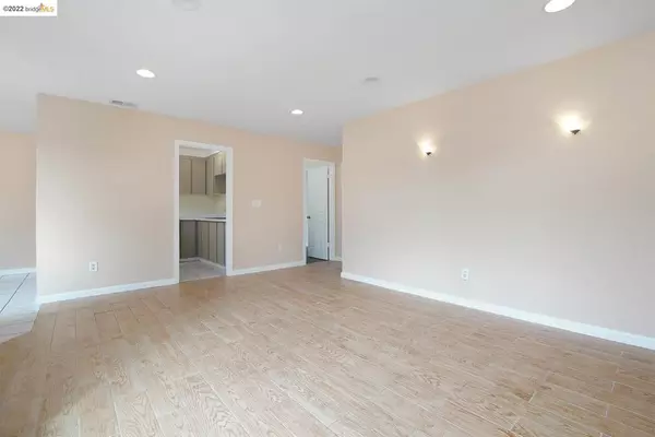 Pittsburg, CA 94565-3526,153 E Trident Drive