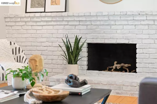 Moraga, CA 94556,10 Woodside Drive