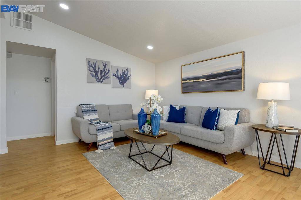 Hayward, CA 94545,2072 Everglade St