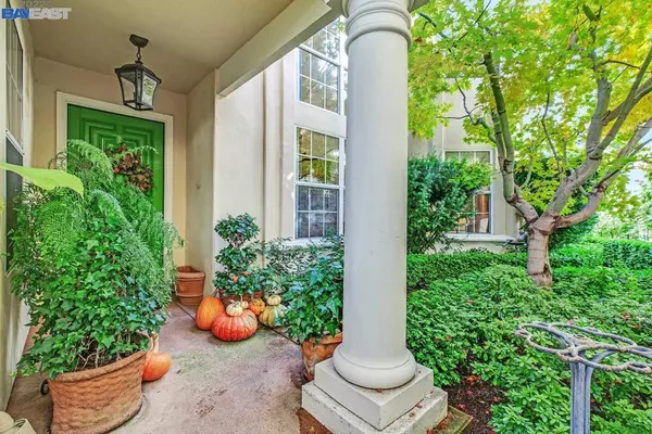 Mountain View, CA 94040,1235 Christobal Privada