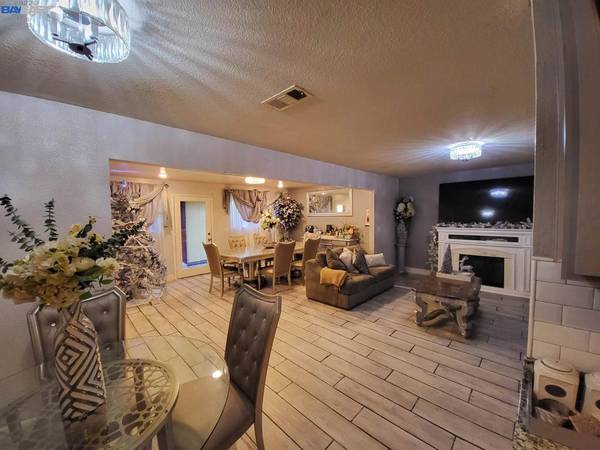 North Highlands, CA 95660,5809 San Vicente way